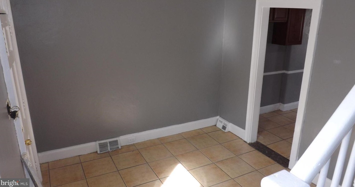 2906 W Octagon Rd, Camden, NJ 08104