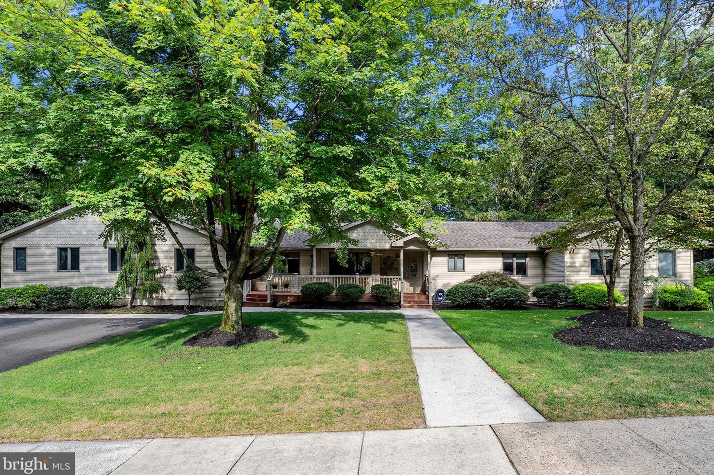 107 Sunset Dr, Franklin Township, NJ 08043