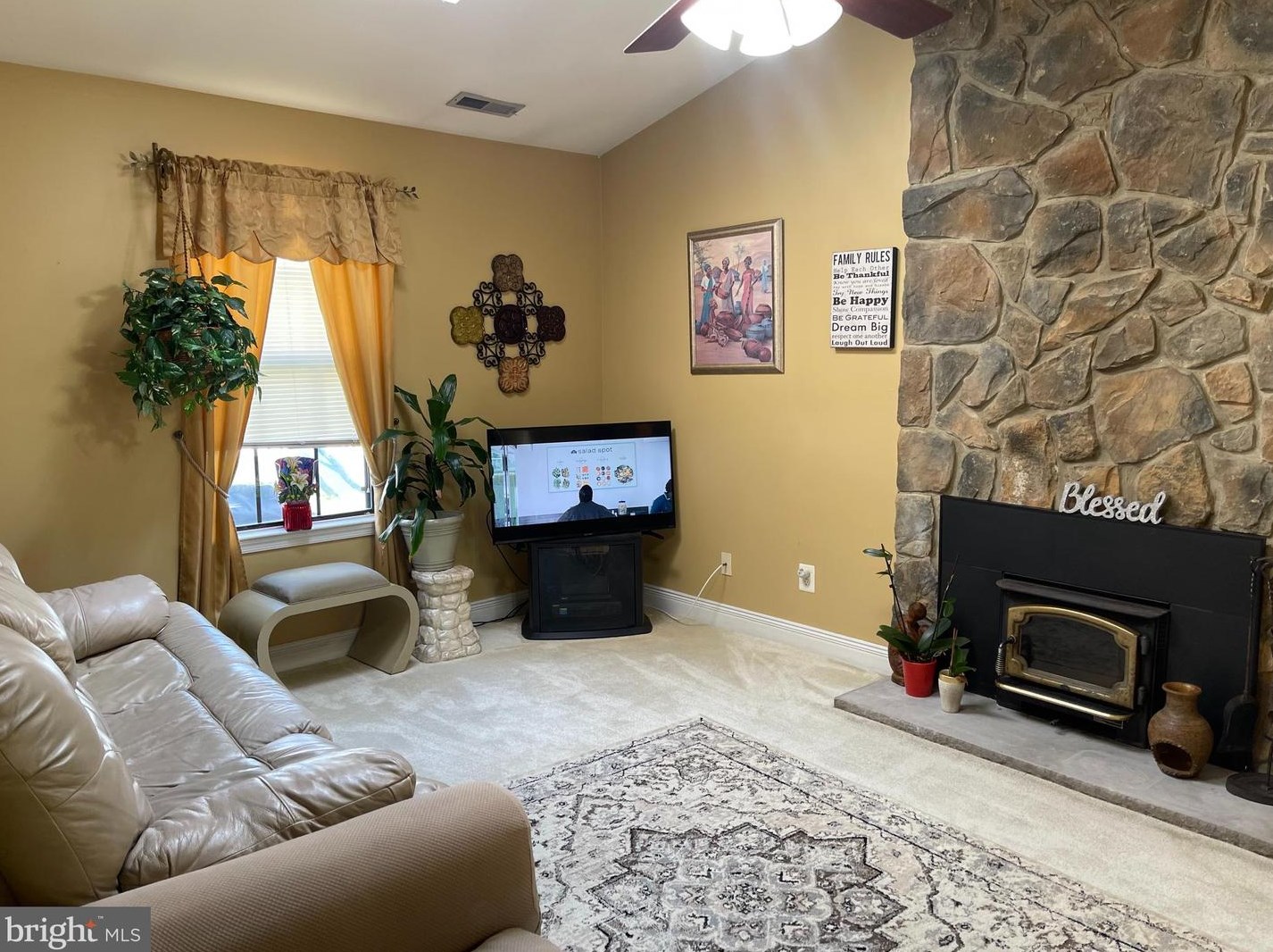 9 Sleepy Hollow Ln, Erial, NJ 08081
