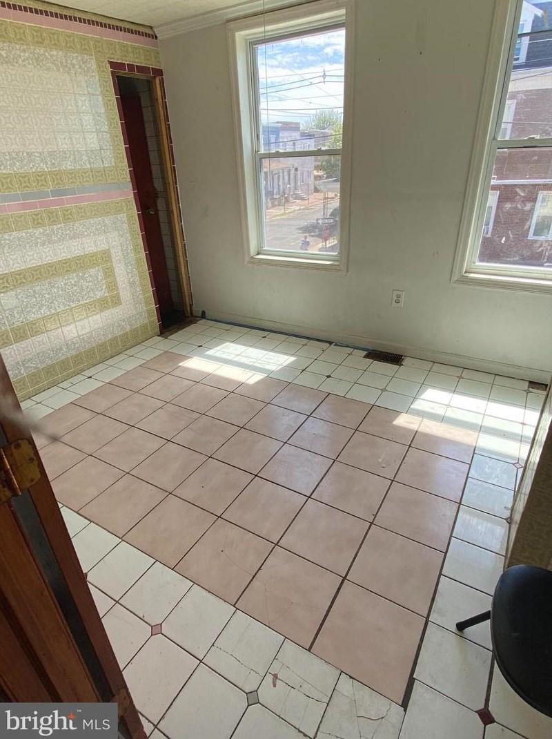 917 S 5th St, Camden, NJ 08102