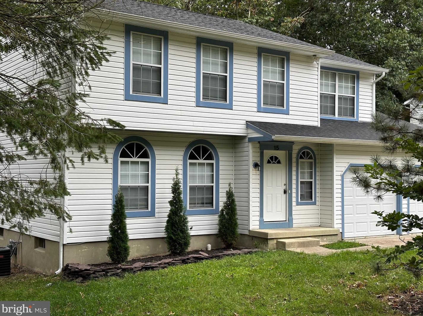 15 Innsbruck Dr, Erial, NJ 08081-3241