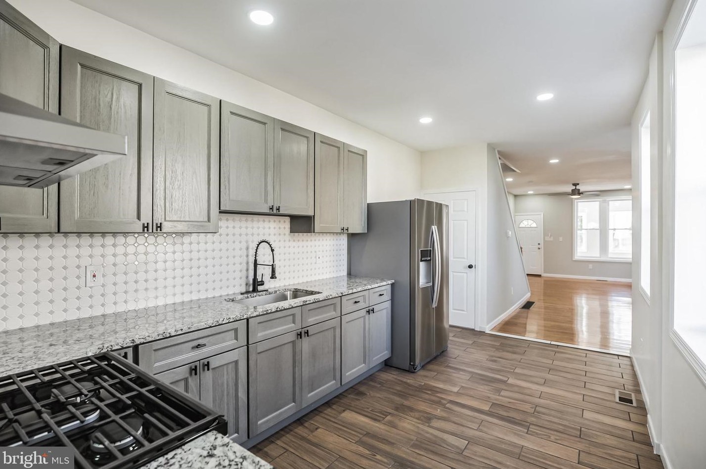 525 Bailey St, Camden NJ  08102-2522 exterior