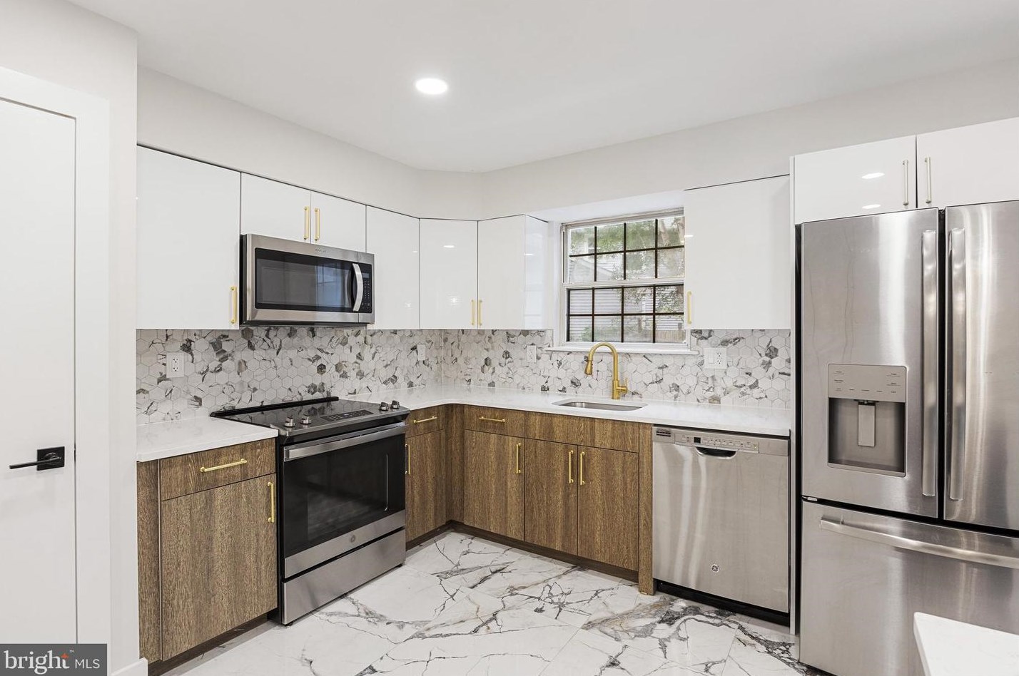 13 Hunter Ct, Waterford Township NJ 08004-2921 exterior