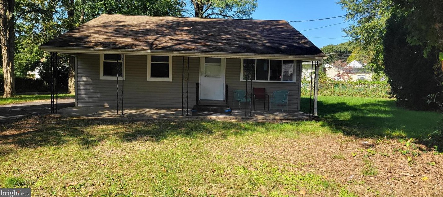 31 W Phoenix Ave, Lawnside, NJ 08045