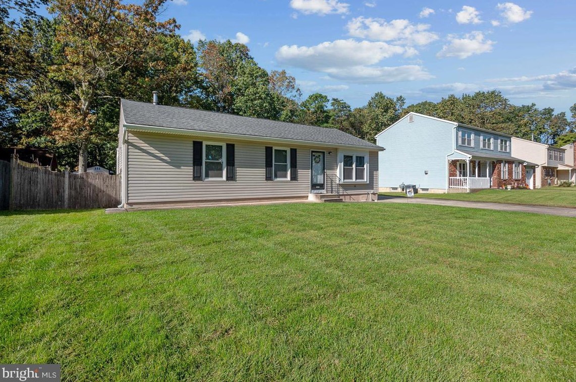 35 Woodshire Dr, Erial, NJ 08081