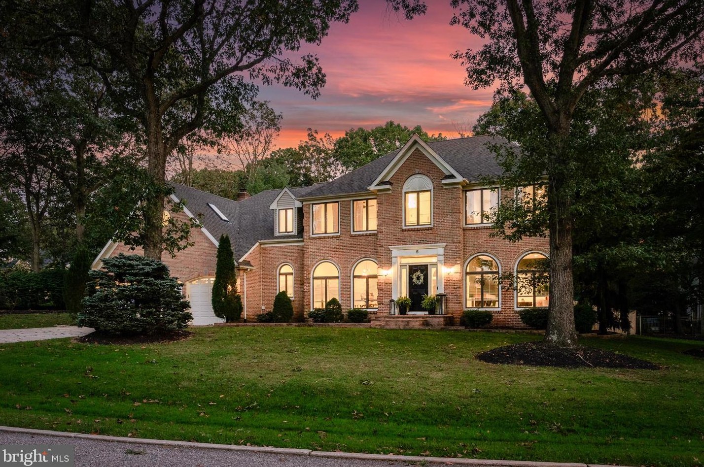 5 Foxboro Ct, Franklin Township, NJ 08043