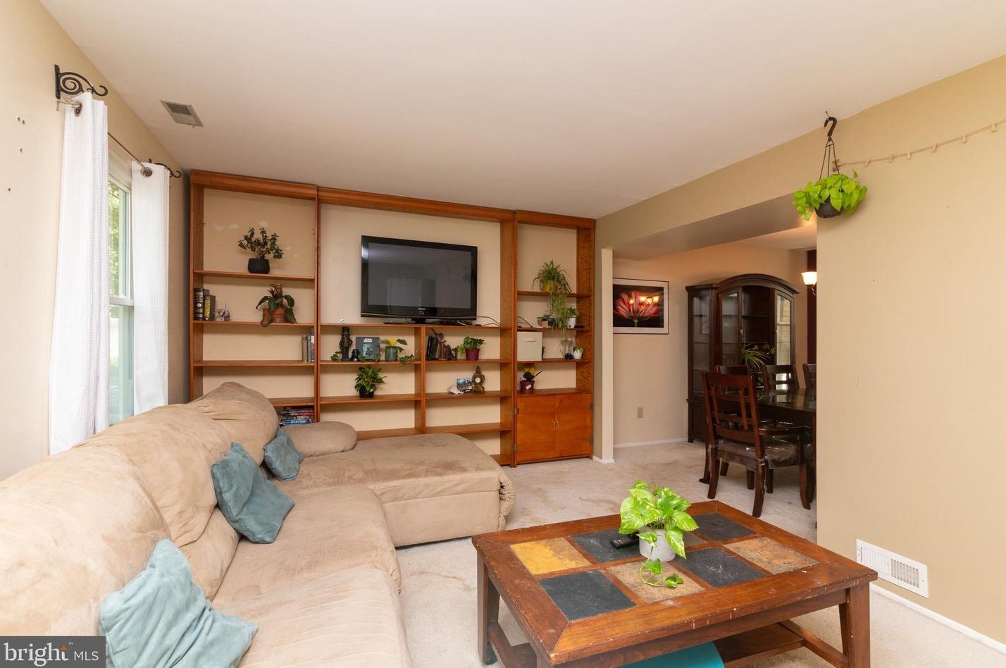 1 Woodvale Dr, Waterford Township, NJ 08004