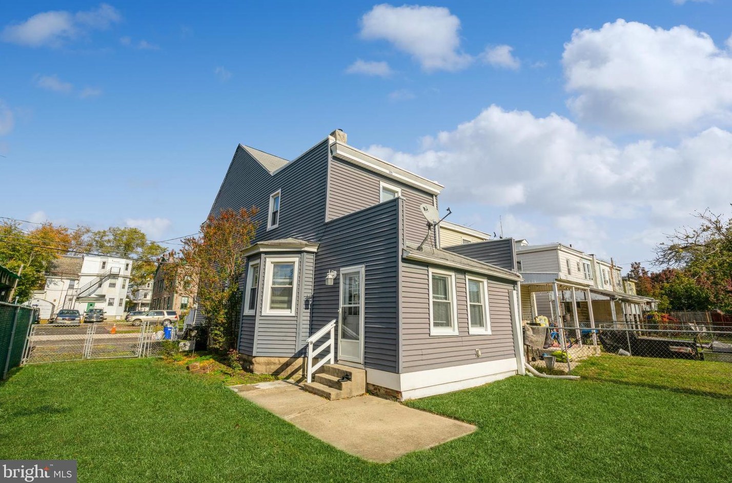 424 Somerset St, Gloucester, NJ 08030
