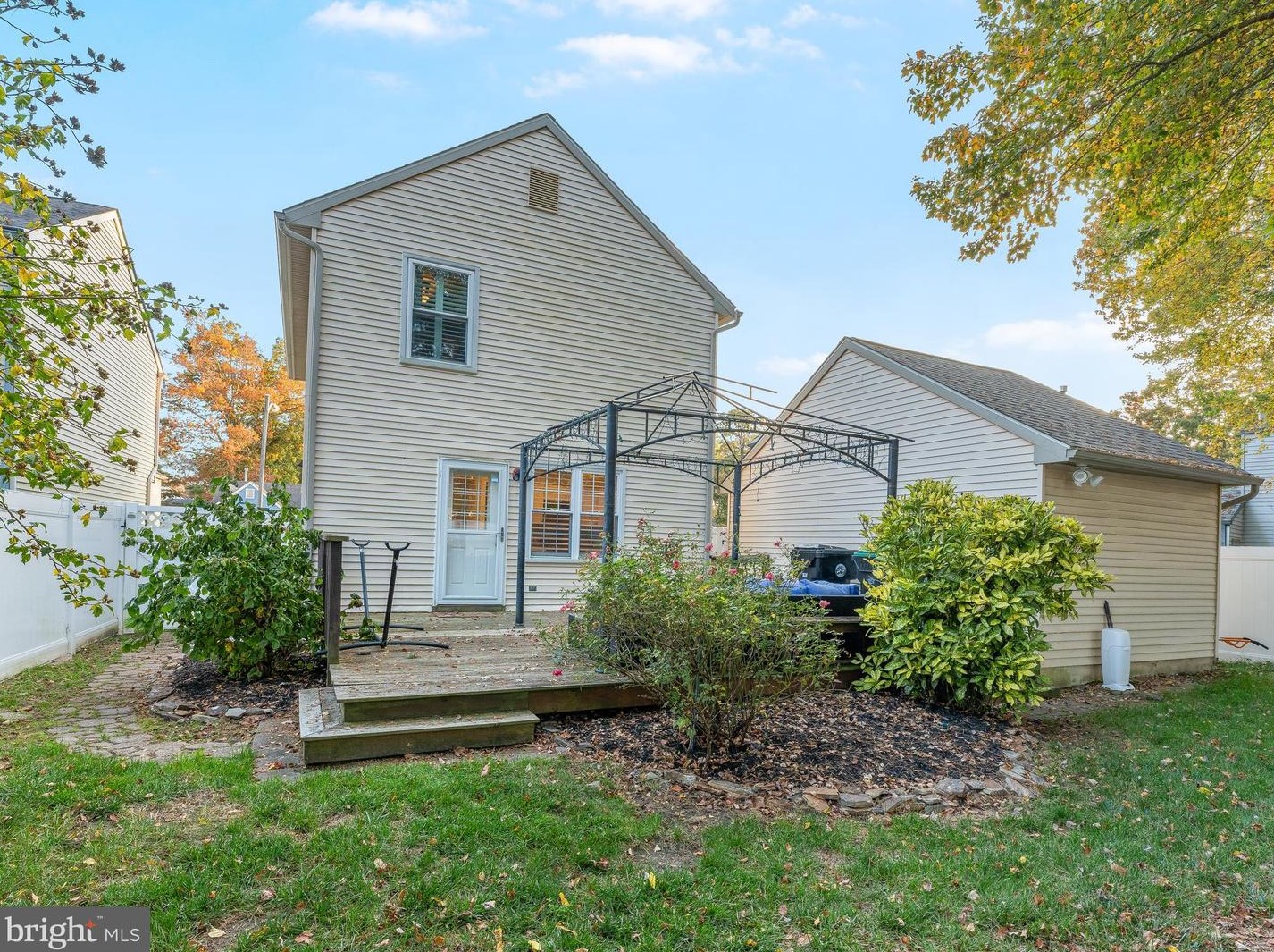 9 Horseshoe Ct, Waterford Township NJ  08004-2922 exterior