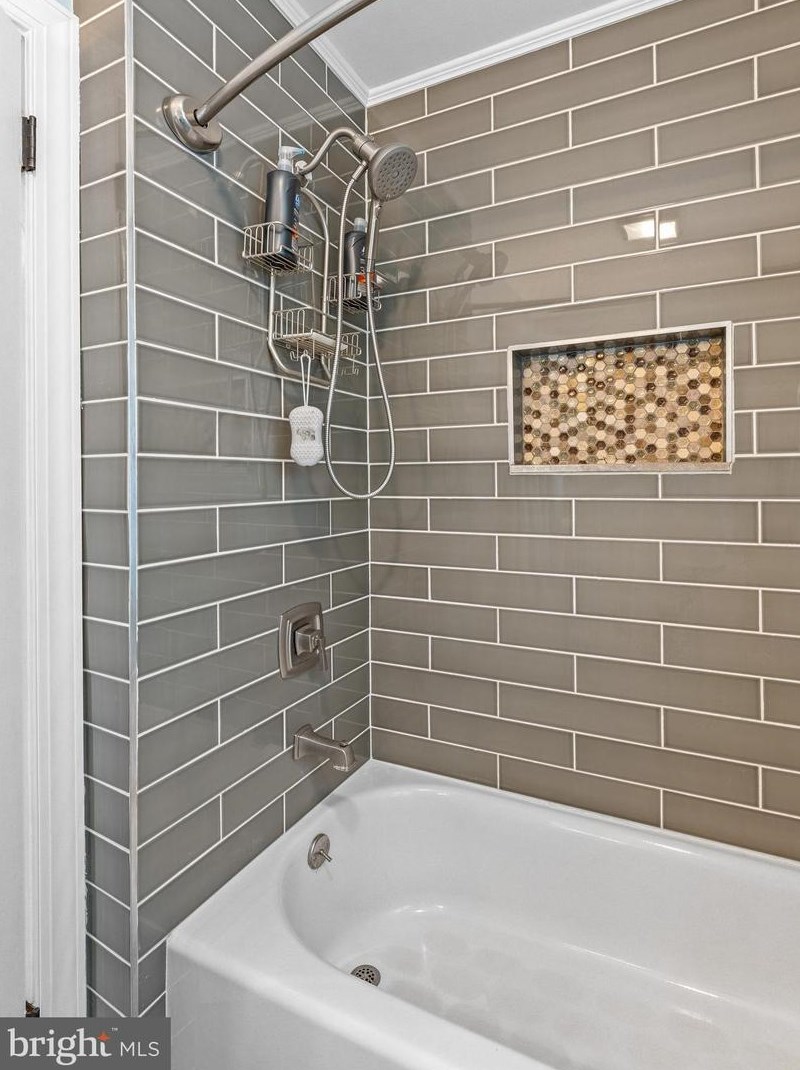 9 Horseshoe Ct, Waterford Township NJ  08004-2922 exterior