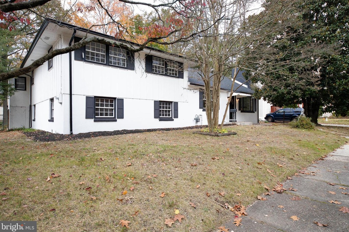 533 Lakeview Dr, Runnemede, NJ 08078