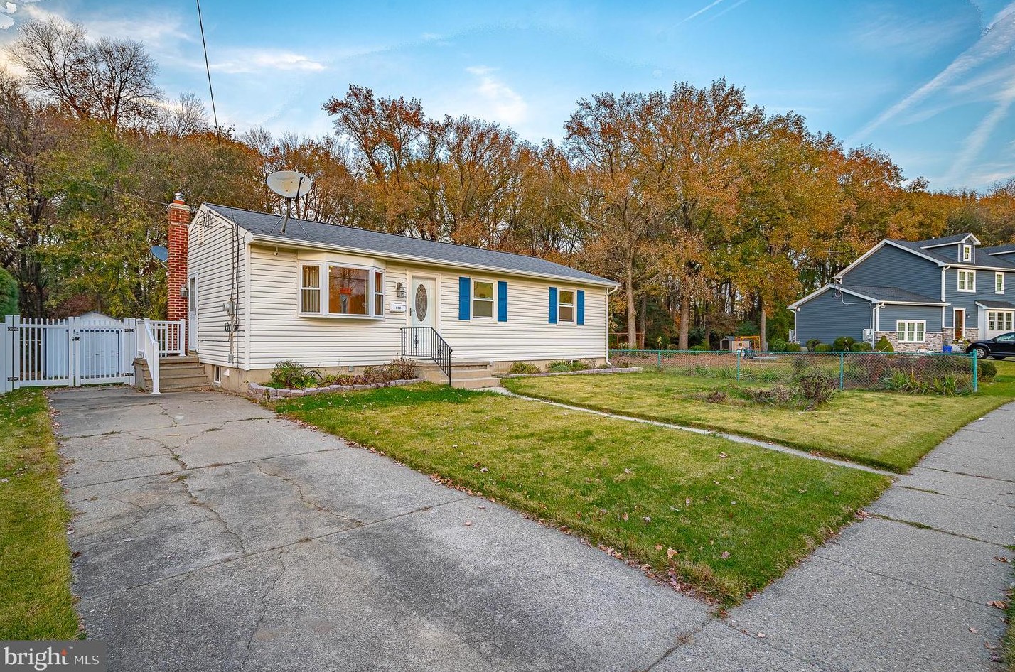 615 Otter Branch Dr, Magnolia, NJ 08049