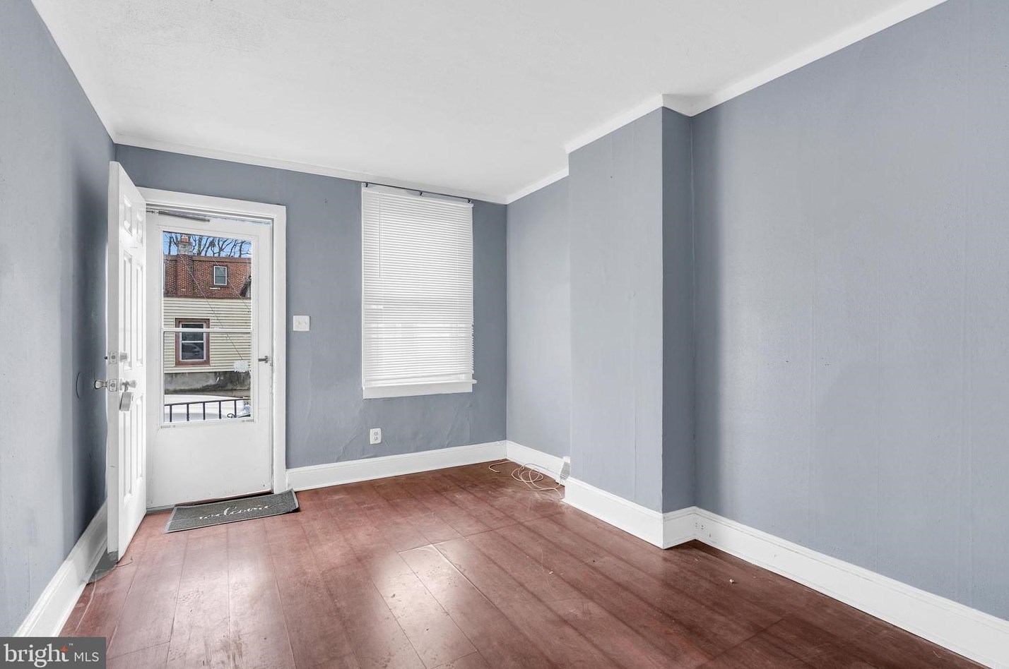 213 1/2 S King St, Gloucester, NJ 08030