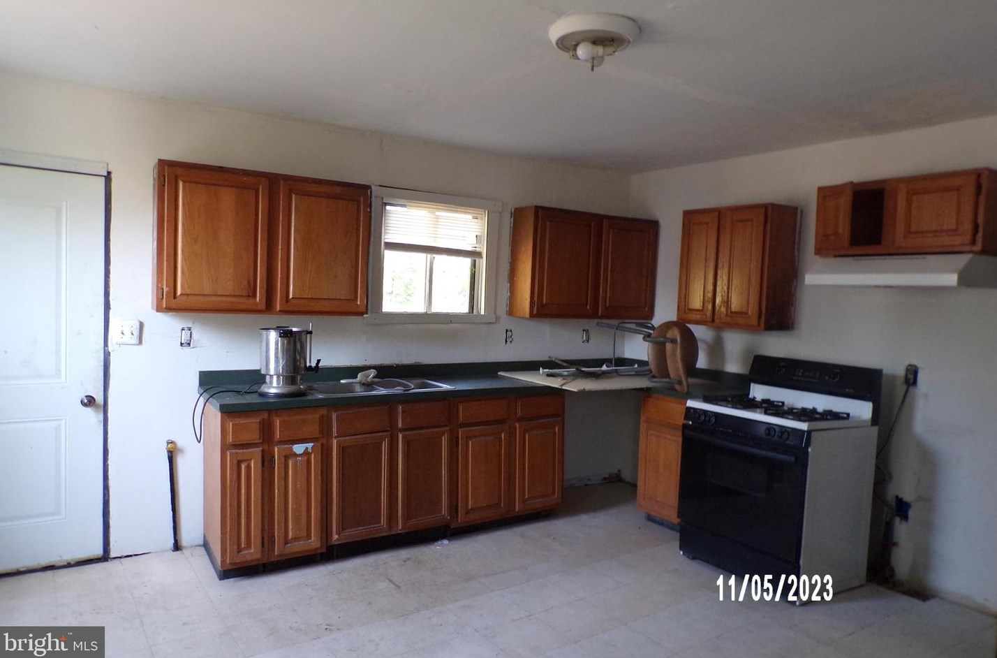 323 Mt Vernon St, Camden, NJ 08103