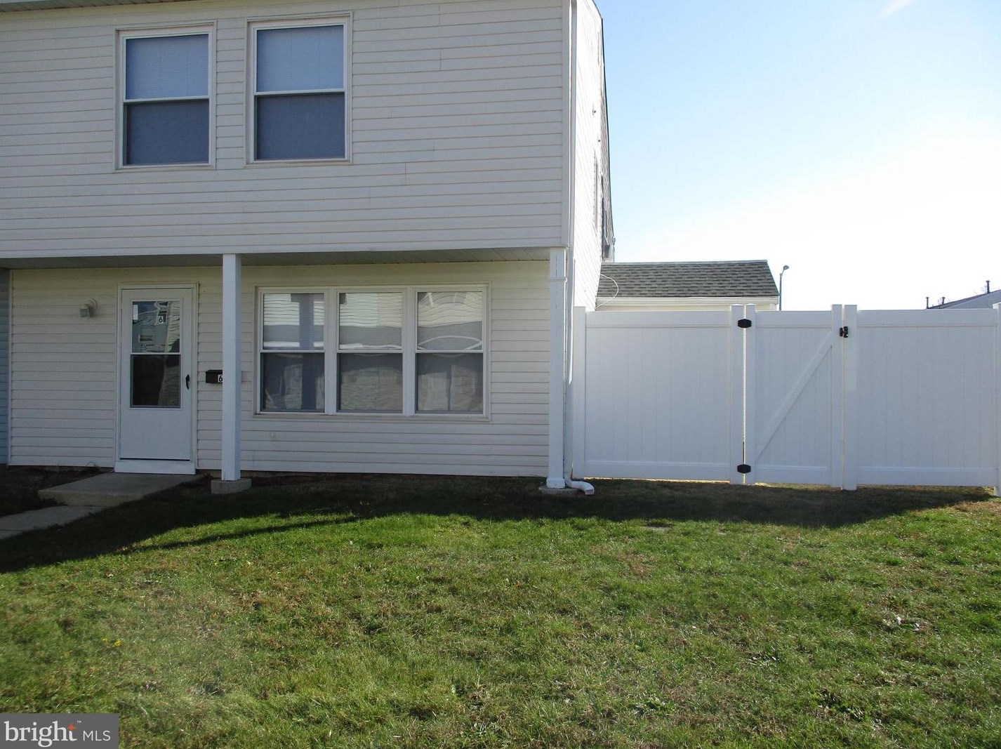 6 Lawrence Ct, Erial, NJ 08081