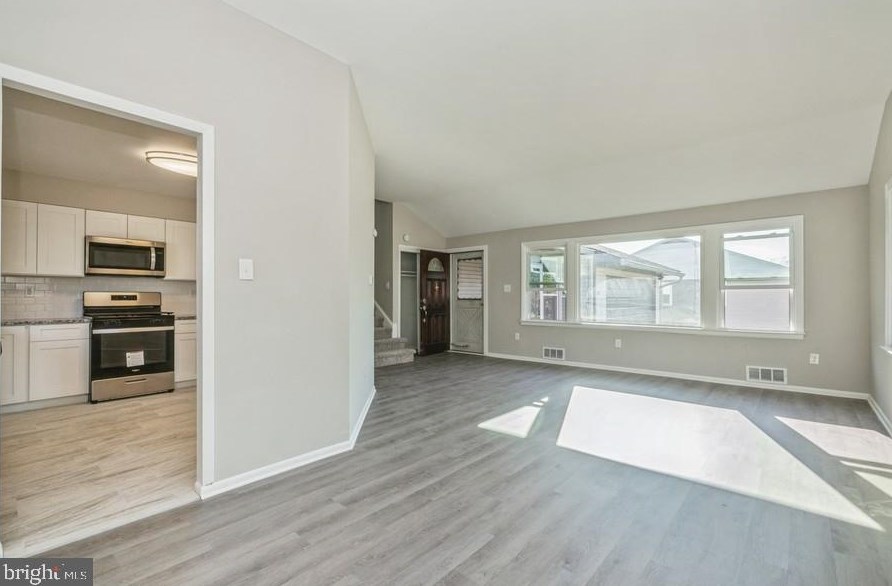 18 Longwood Dr, Stratford, NJ 08084-1922