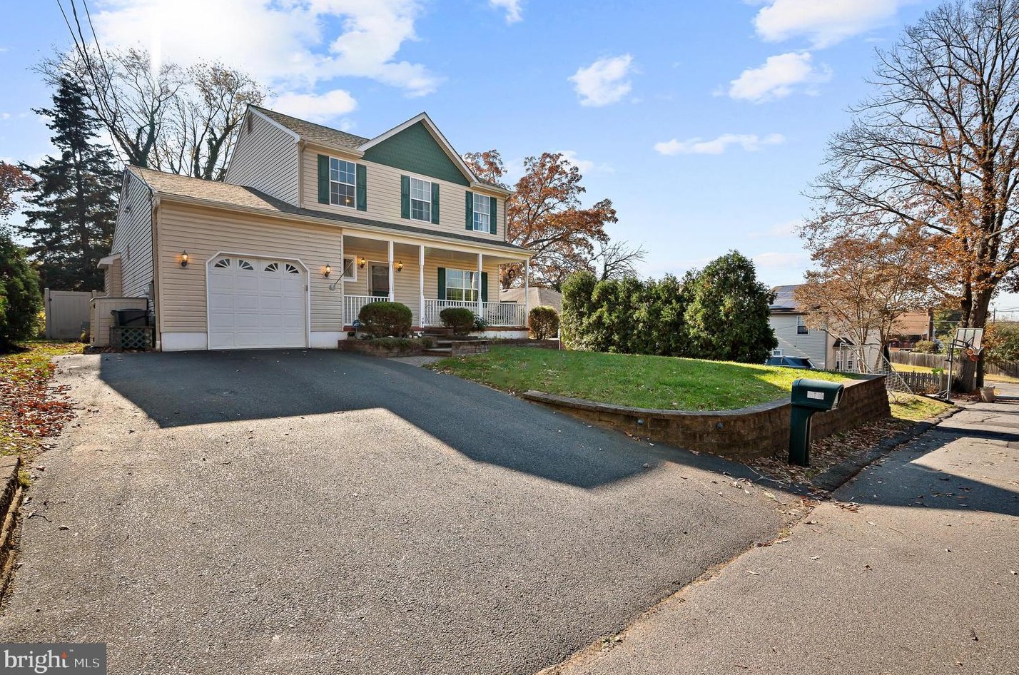 216 Chestnut St, Runnemede, NJ 08078