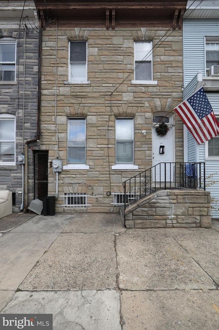 826 S 8th St, Camden, NJ 08103
