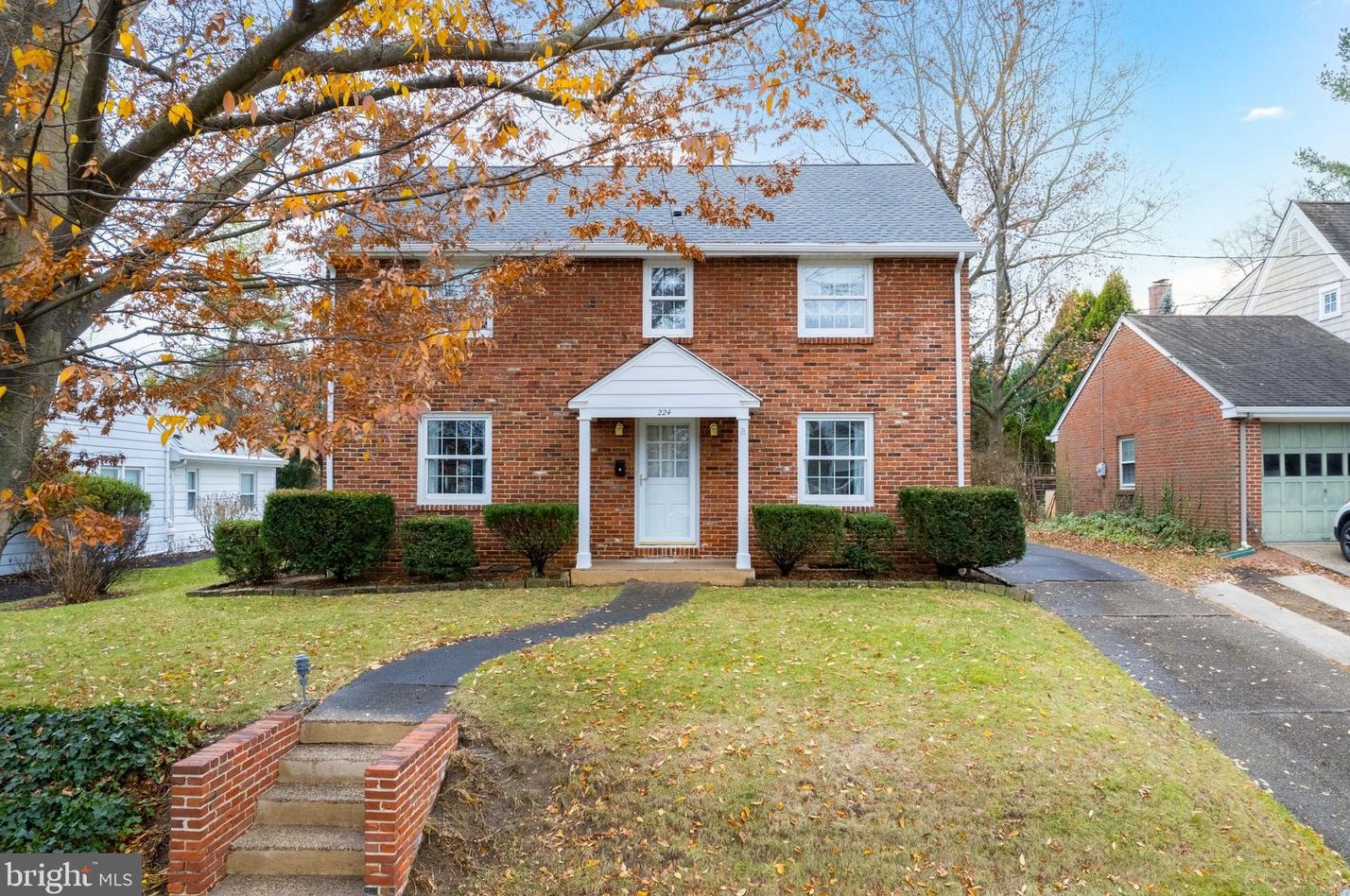 224 Hawthorne Ave, Tavistock, NJ 08033