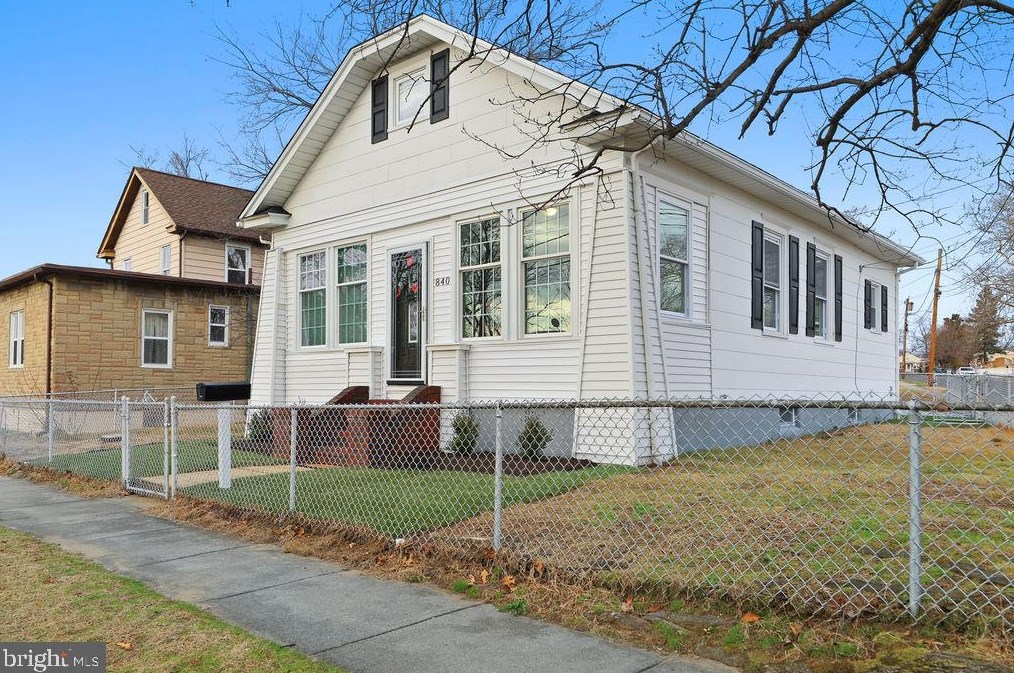 840 June Rd, Camden, NJ 08110