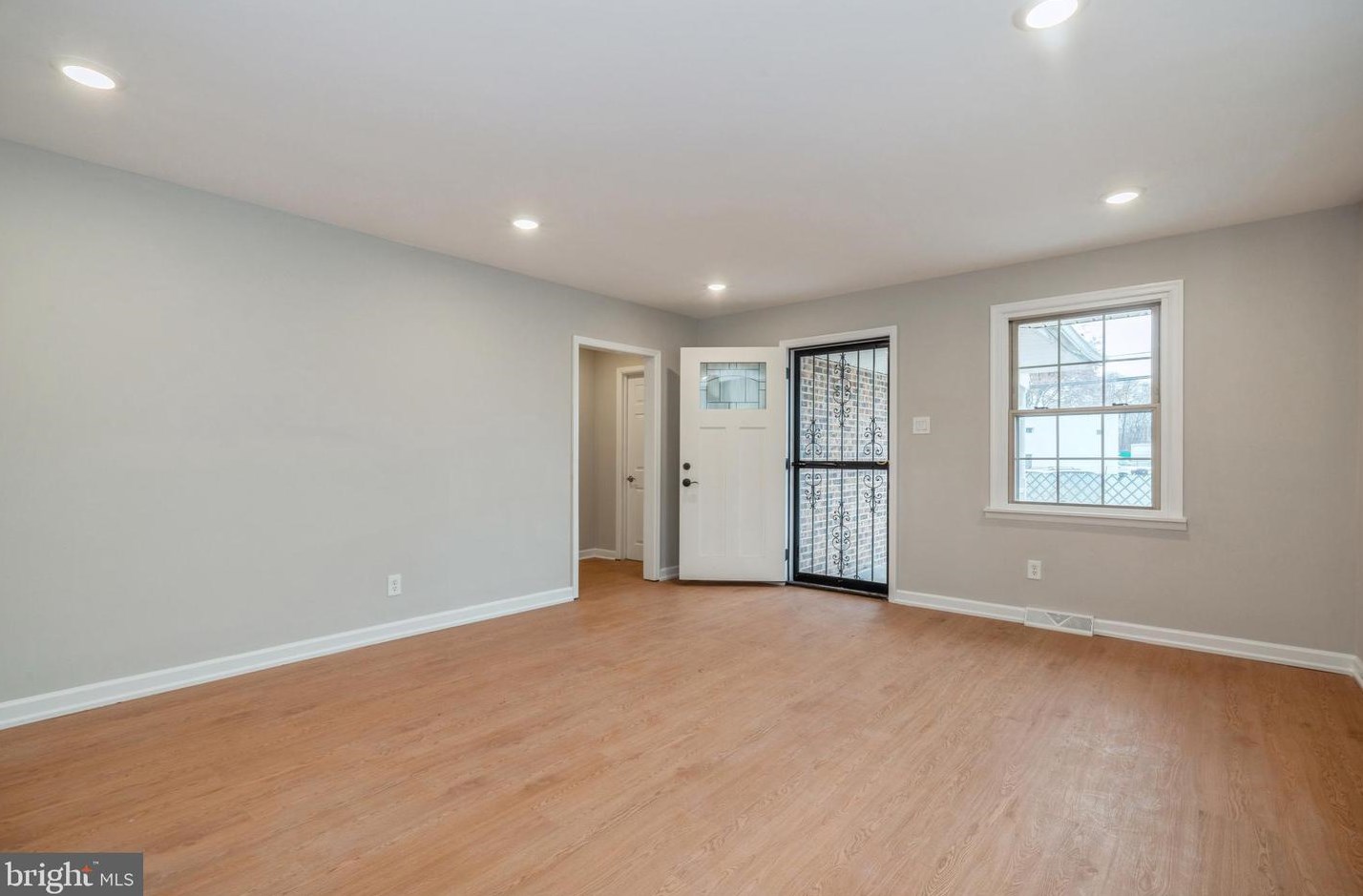 8240 Smiley Ave, Camden, NJ 08109