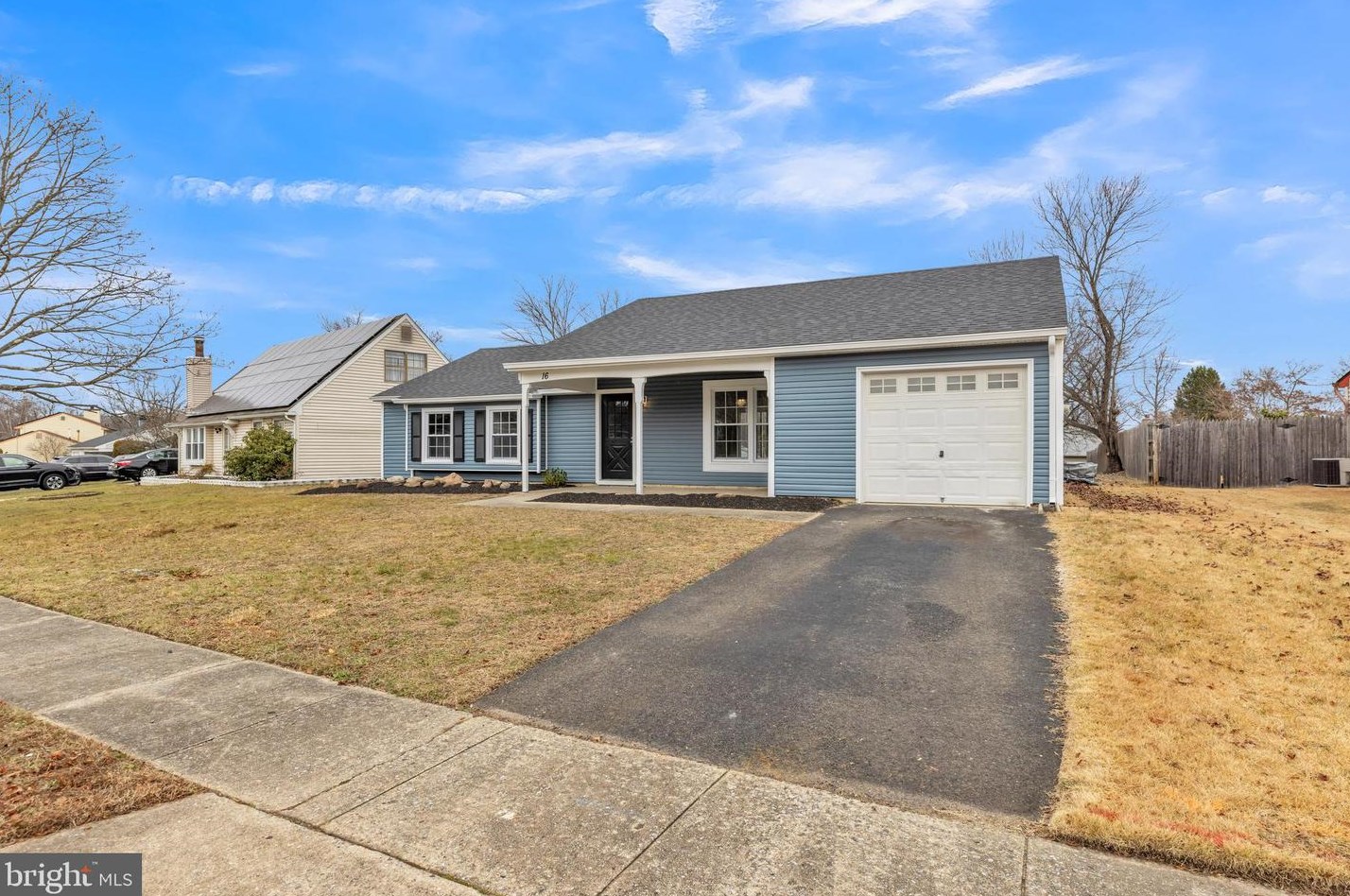 16 Aberdale Ln, Erial, NJ 08081