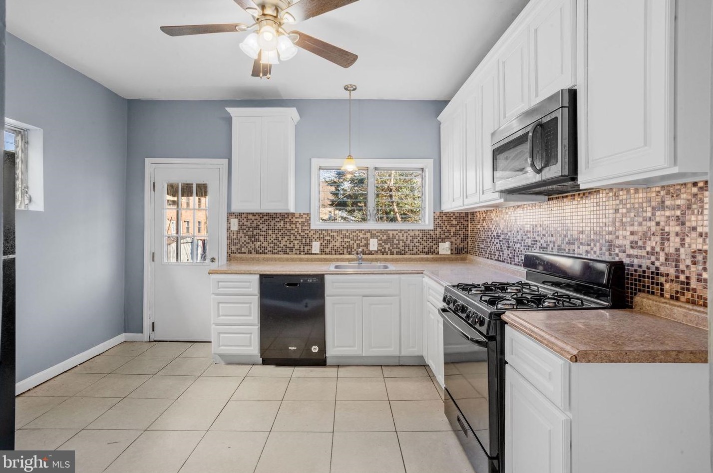 212 Chestnut Ave, Camden NJ  08109-2049 exterior