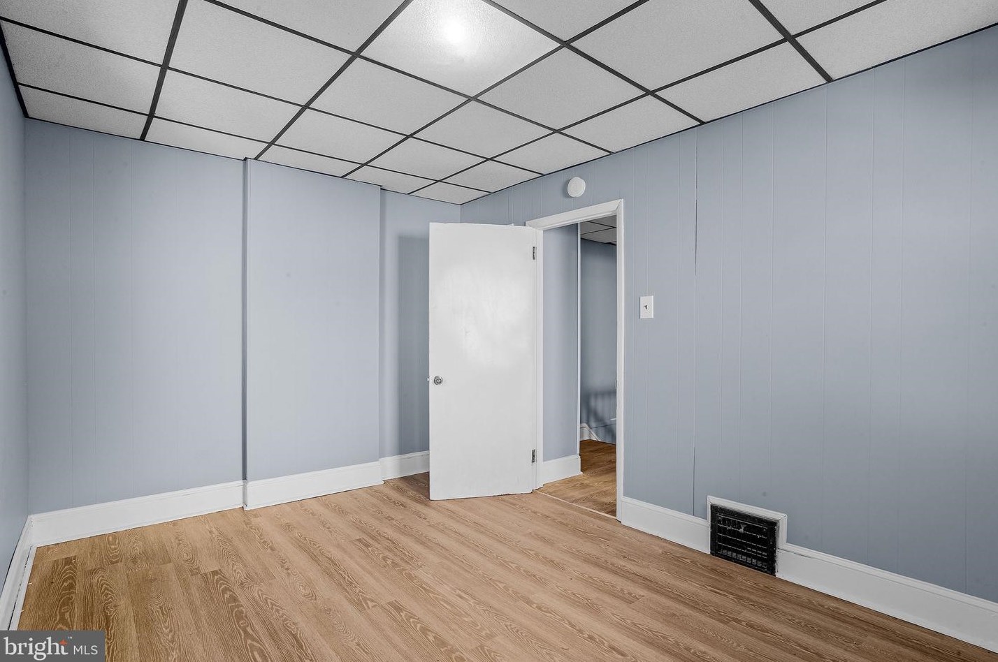 212 Chestnut Ave, Camden NJ  08109-2049 exterior