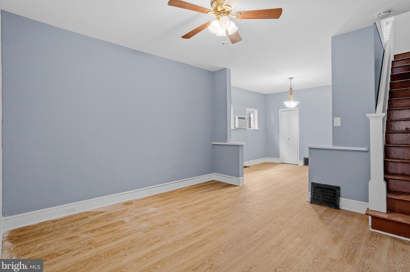 212 Chestnut Ave, Camden NJ  08109-2049 exterior