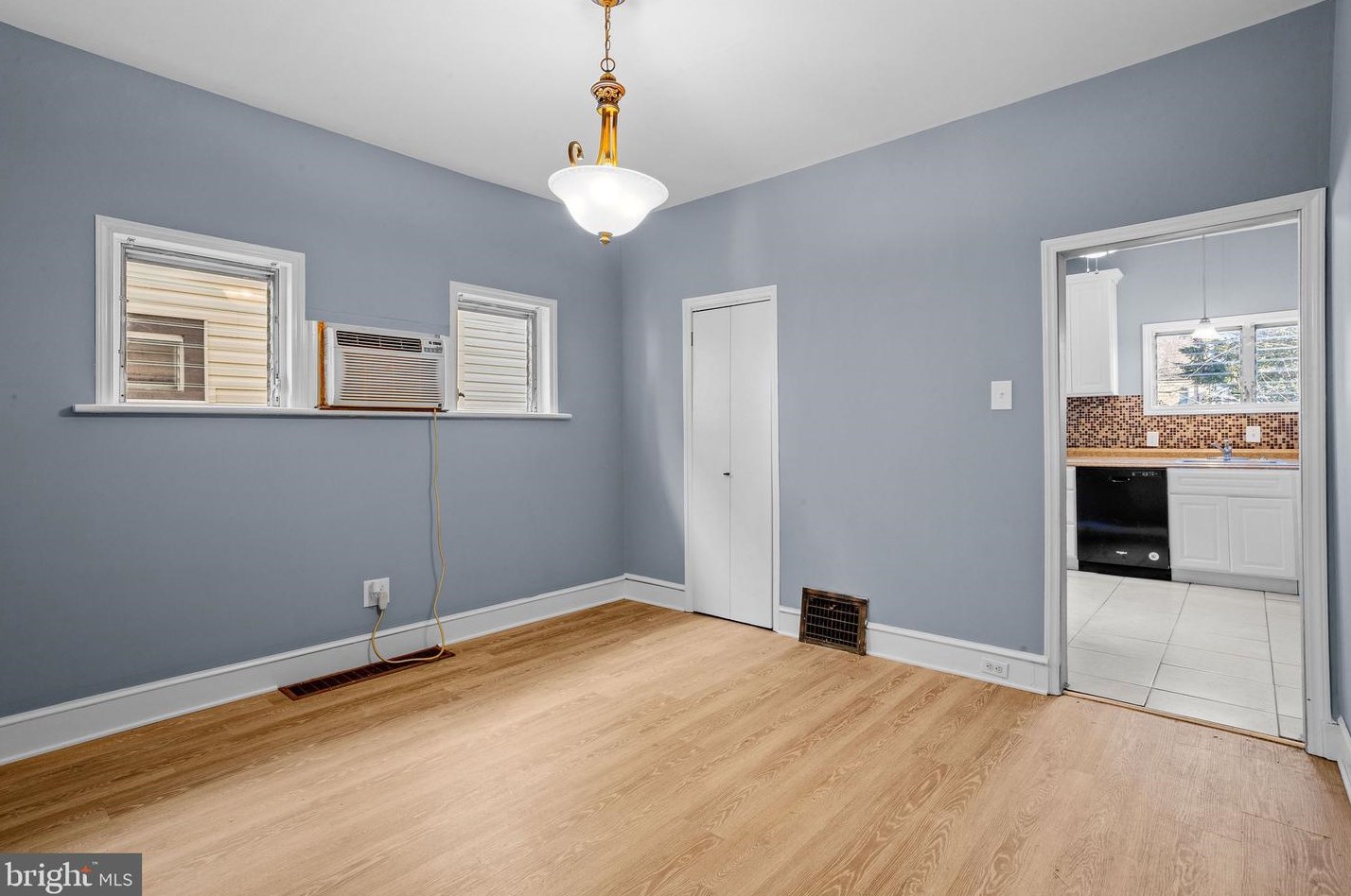 212 Chestnut Ave, Camden NJ  08109-2049 exterior