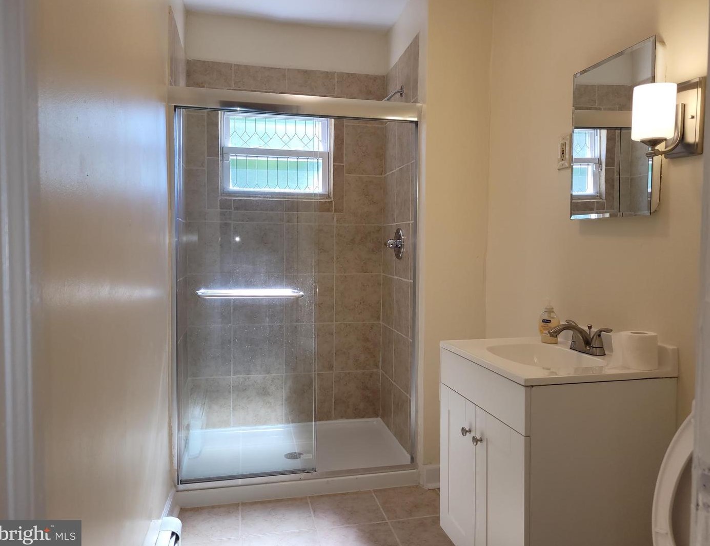 810 S 6th St, Camden, NJ 08102