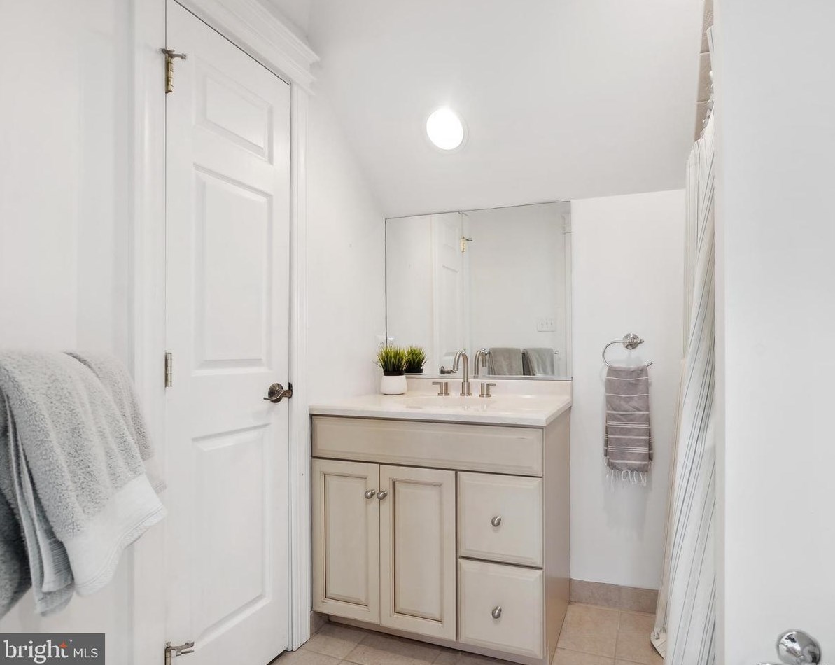 439 Melrose Ave, Camden NJ  08108-2519 exterior