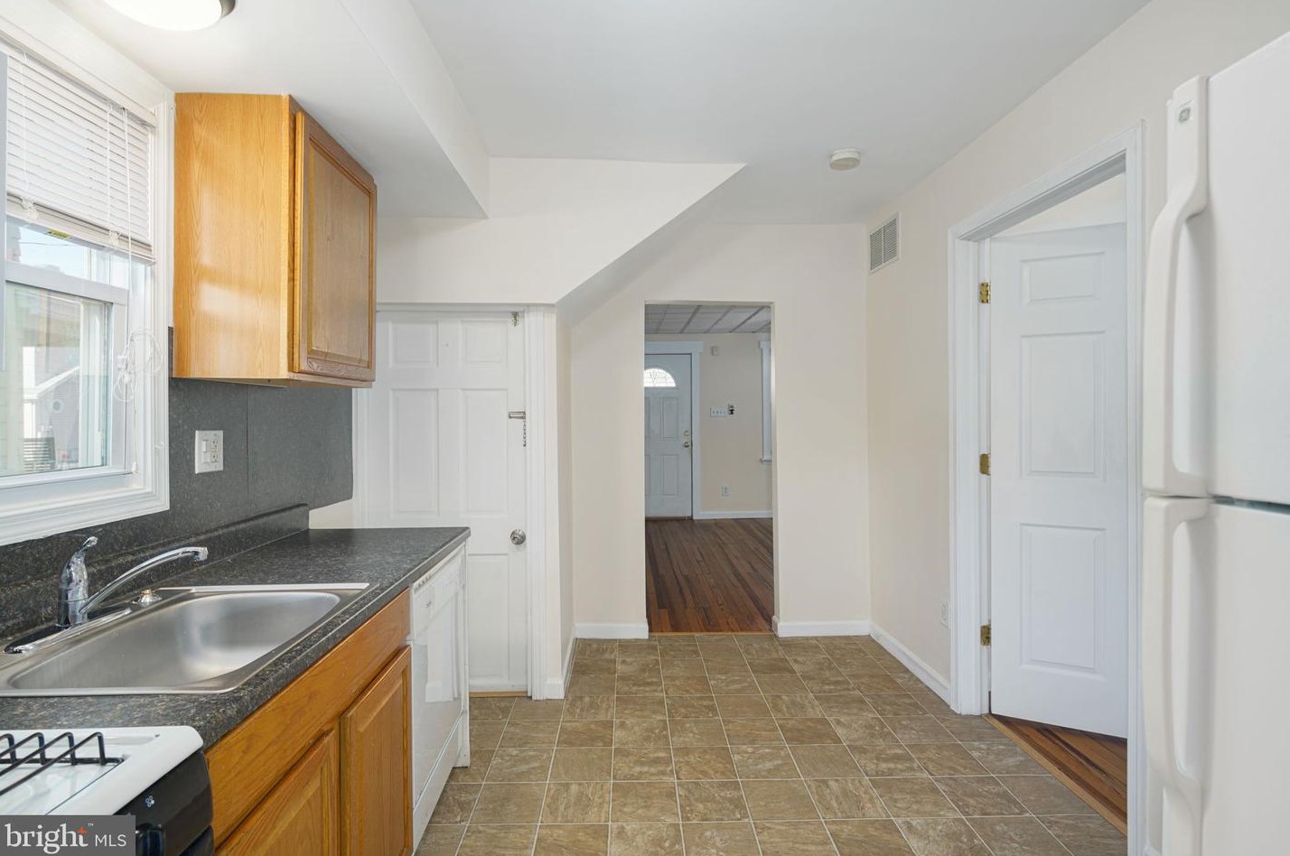 26 Albertson Ave, Camden NJ  08108-2302 exterior