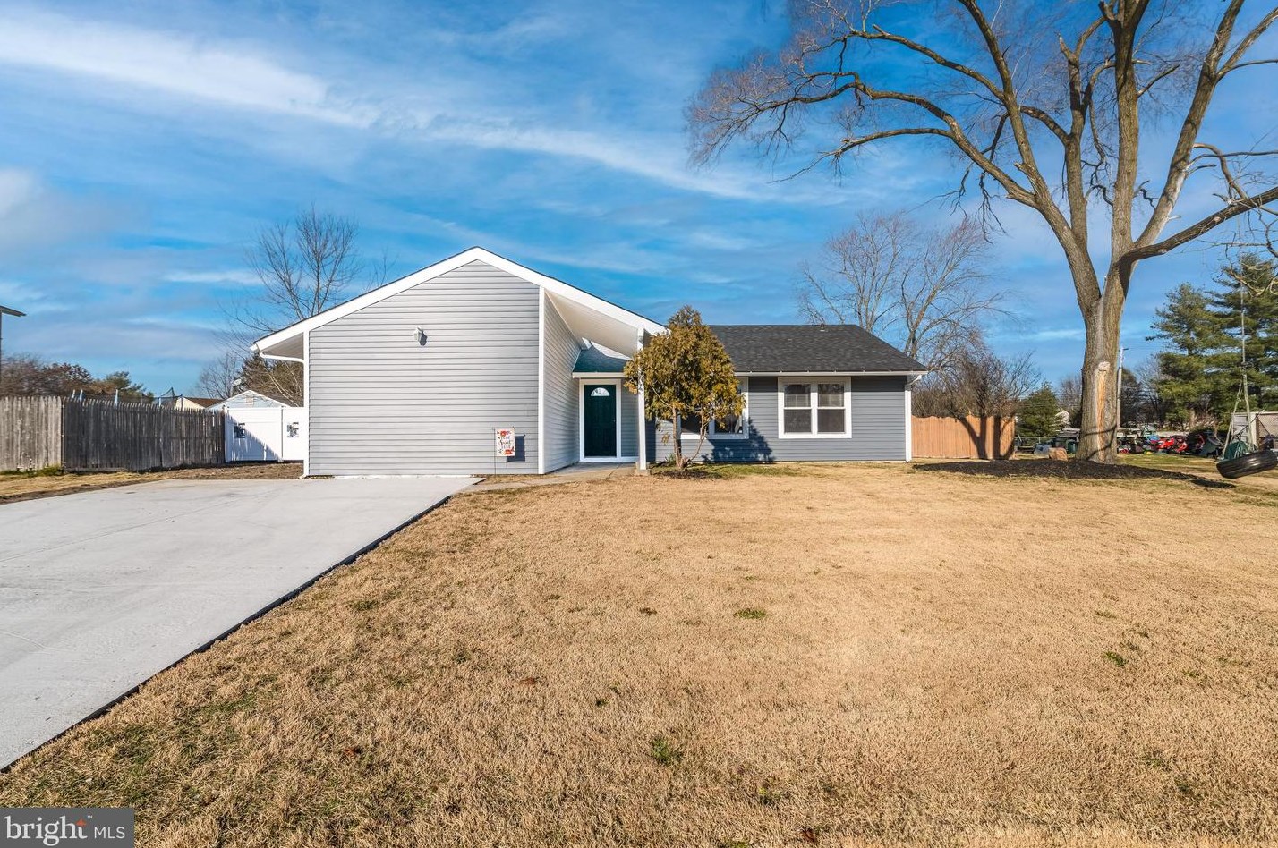 42 Penfield Ln, Erial, NJ 08081-1814