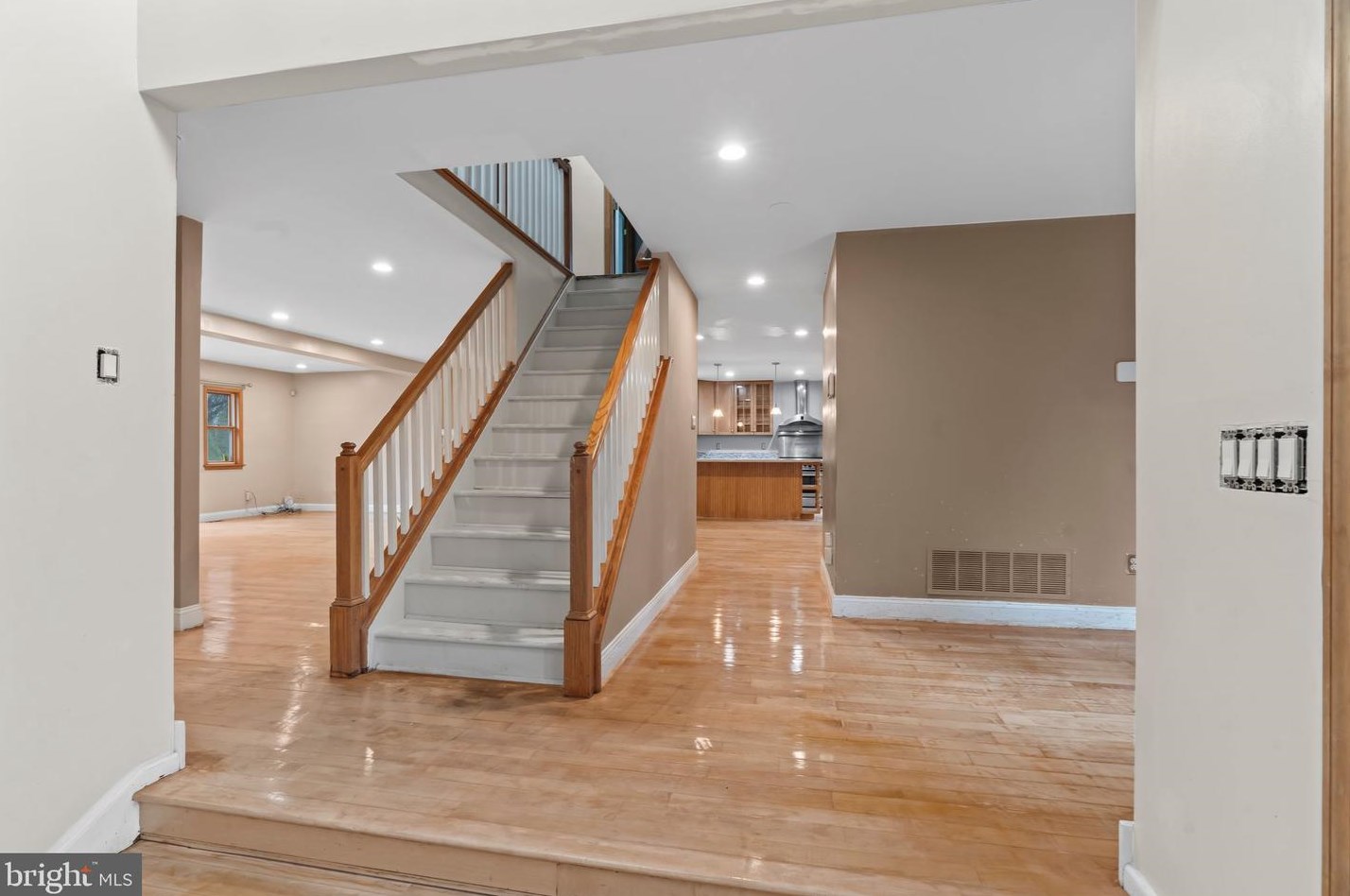 6 Henley Ln, Franklin Township, NJ 08043