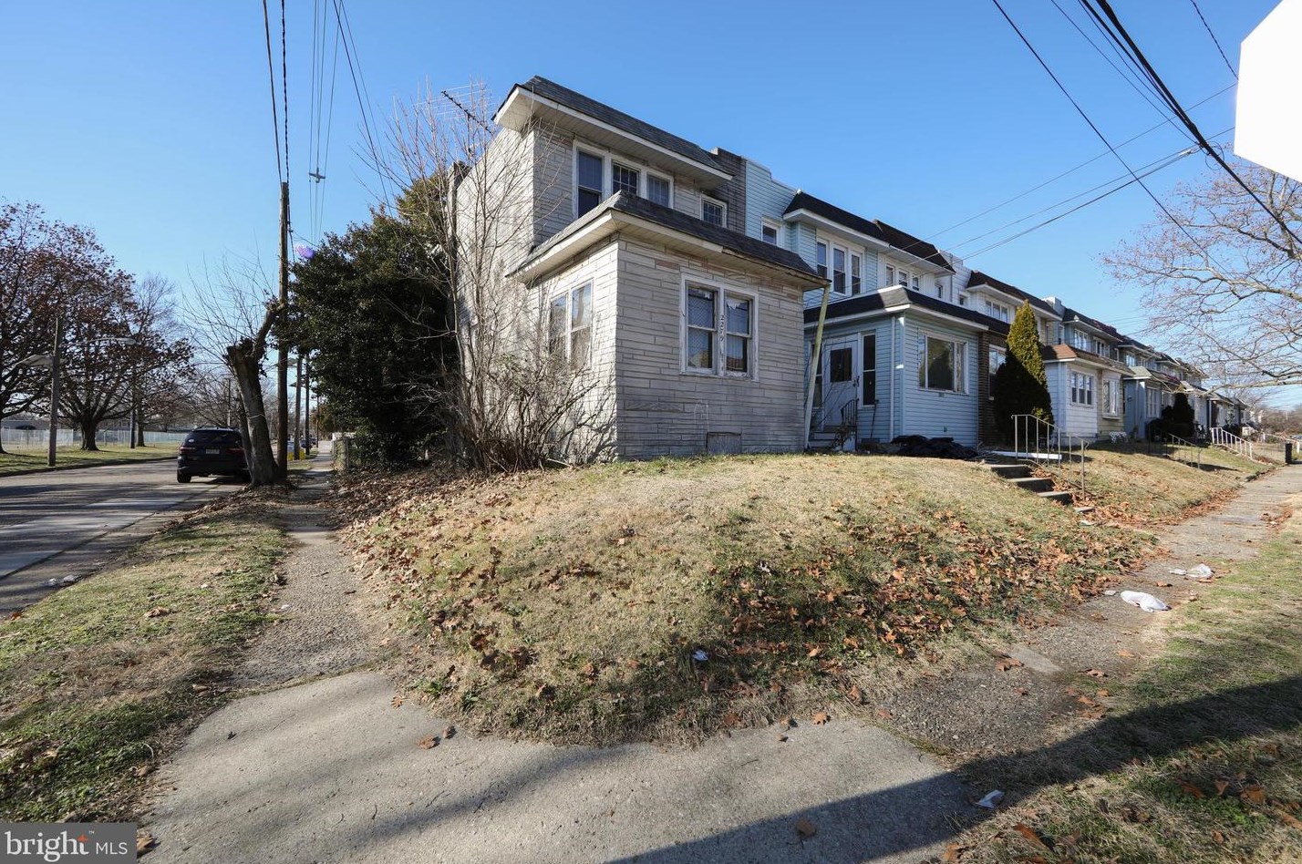 2279 Hollinshed Ave, Camden, NJ 08110