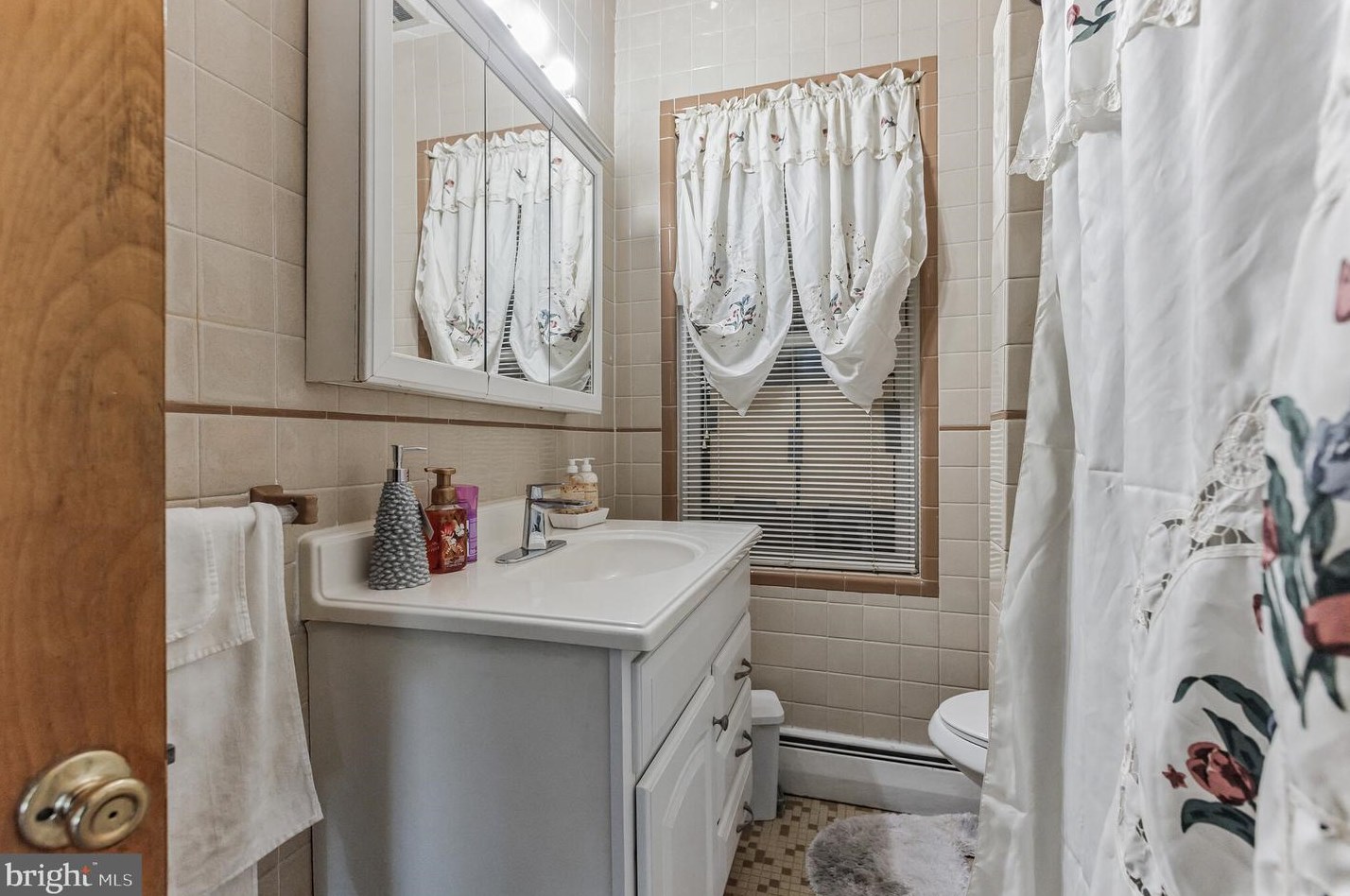 1728 Lexington Ave, Camden NJ  08110-2806 exterior