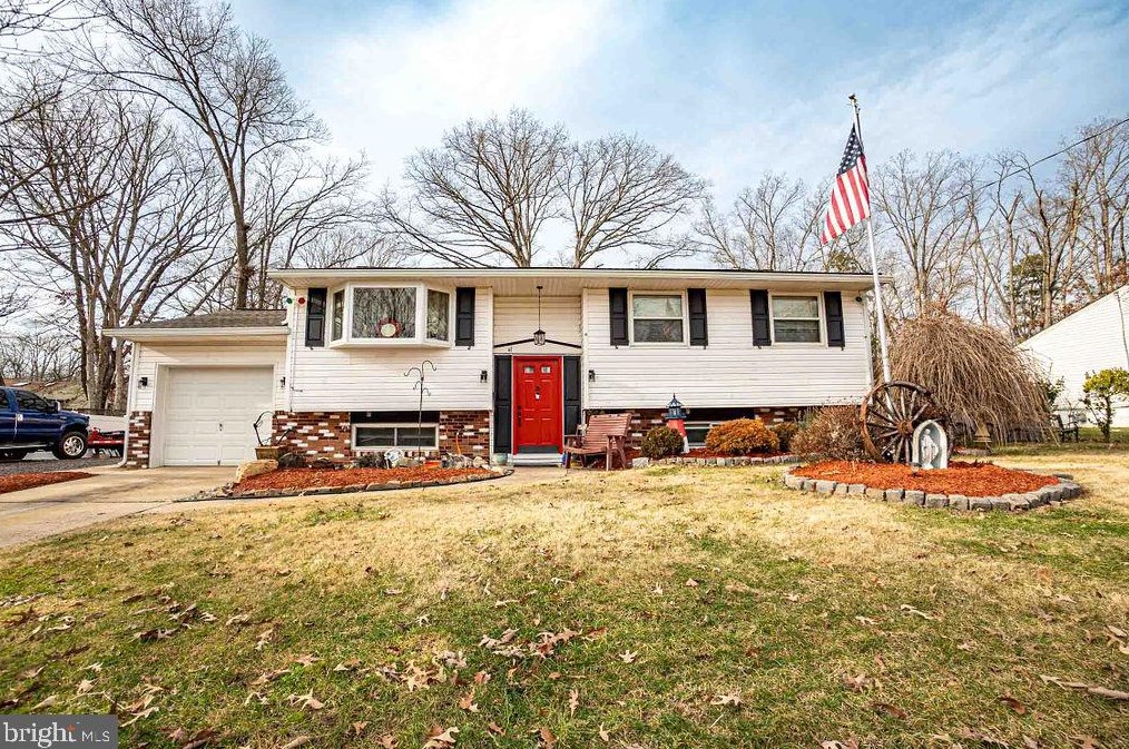 41 Colgate Rd, Waterford Township, NJ 08004-2220