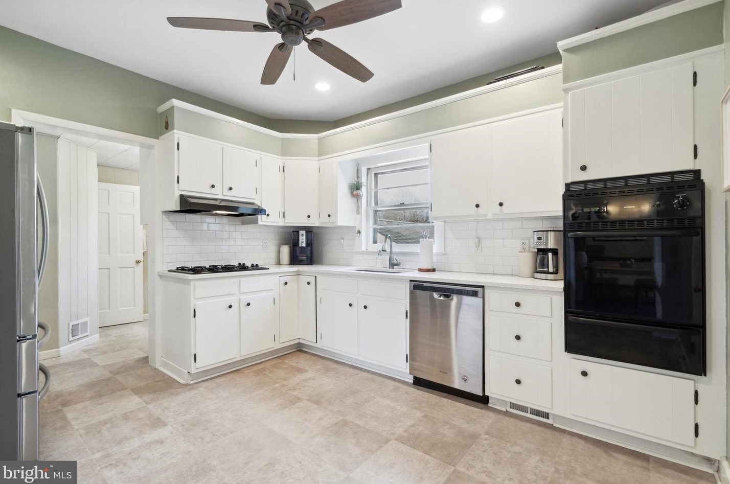 6713 Walnut Ave, Camden NJ  08109-2439 exterior