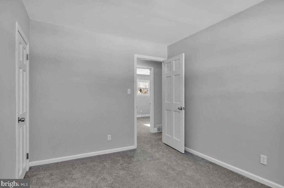 5 Crest Ave, Berlin Boro NJ  08009-1105 exterior