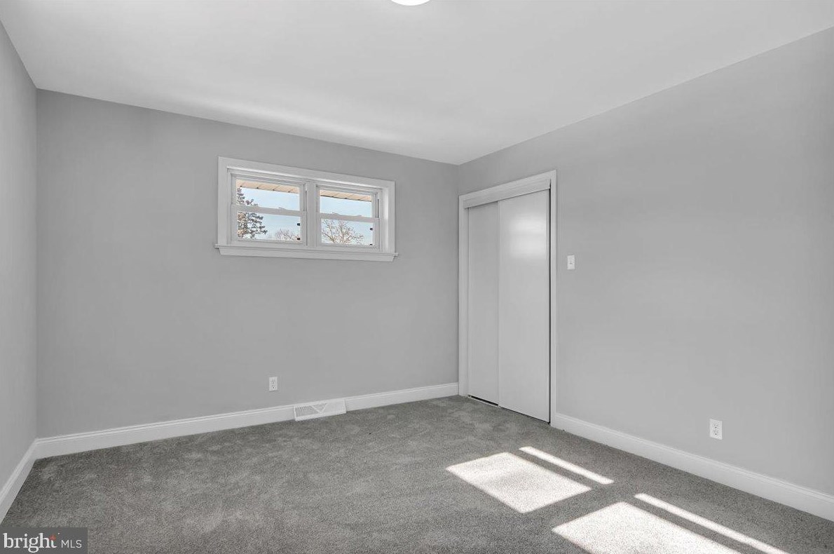 5 Crest Ave, Berlin Boro NJ  08009-1105 exterior