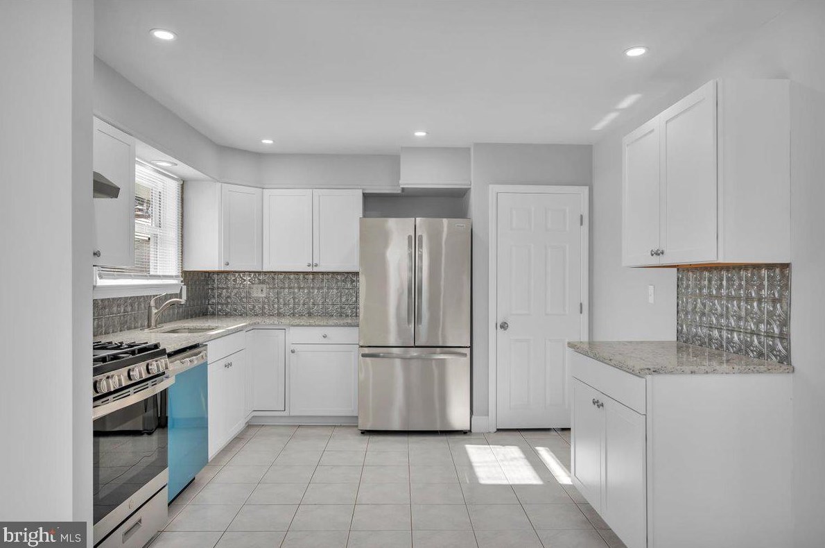 5 Crest Ave, Berlin Boro NJ  08009-1105 exterior
