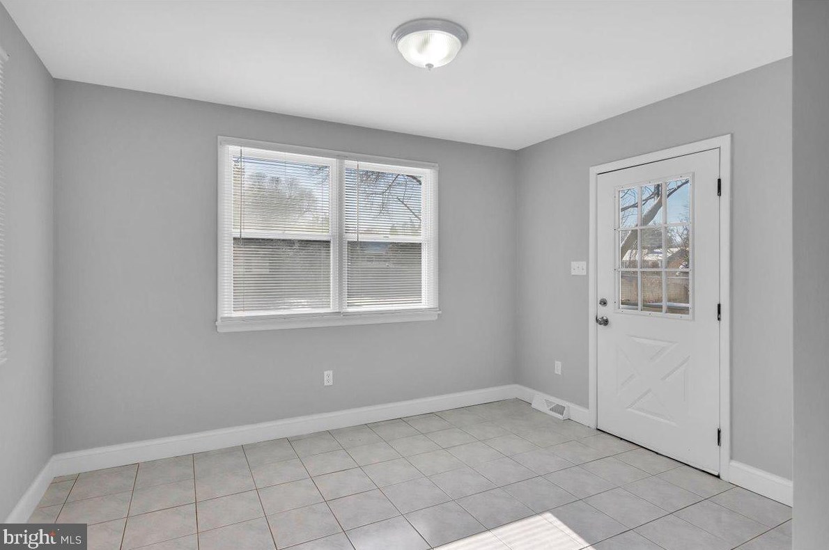 5 Crest Ave, Berlin Boro NJ  08009-1105 exterior
