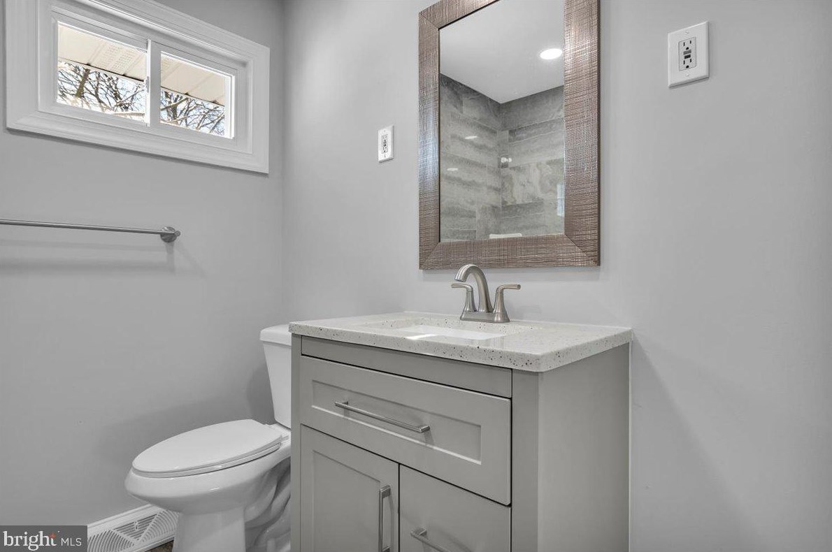 5 Crest Ave, Berlin Boro NJ  08009-1105 exterior