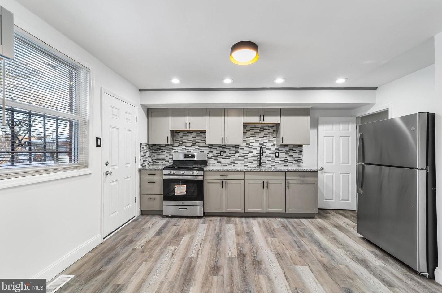 1556 S 9th St, Camden, NJ 08104
