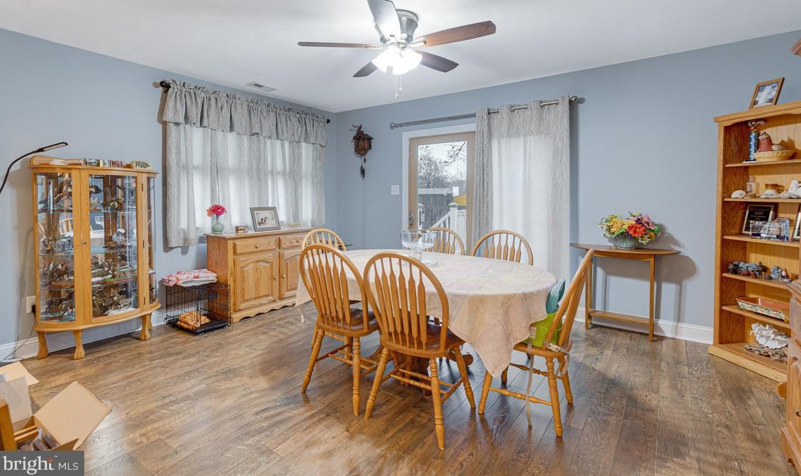 28 Garden Ave, Blenheim NJ  08012-4833 exterior