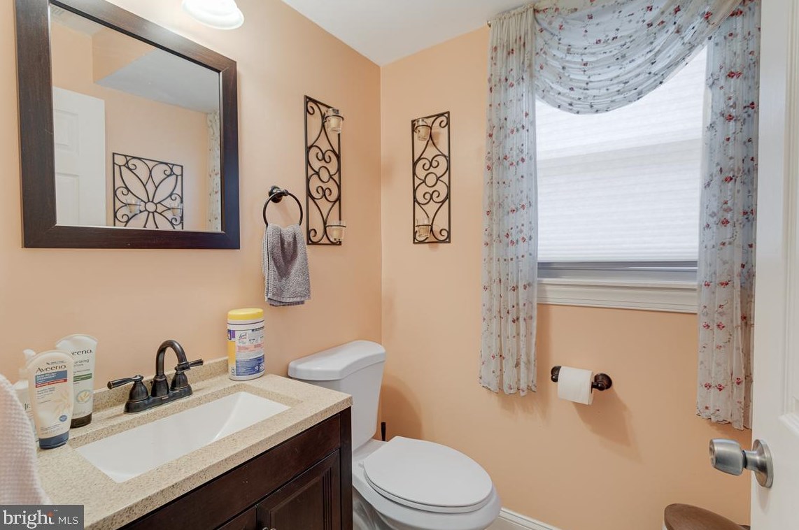 28 Garden Ave, Blenheim NJ  08012-4833 exterior