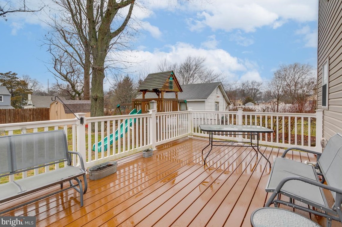 28 Garden Ave, Blenheim NJ  08012-4833 exterior