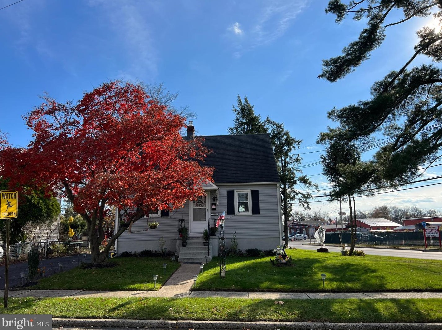 1060 Farragut Rd, Gloucester, NJ 08031