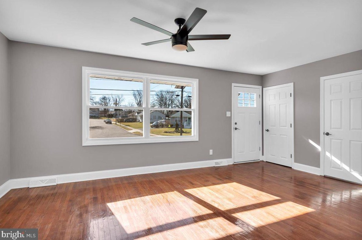 207 E Monroe Ave, Magnolia, NJ 08049